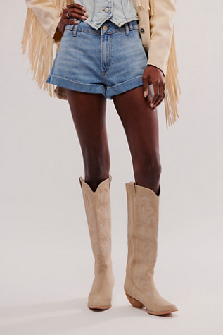 Bottes western hautes Finn par Jeffrey Campbell en Daim Beige, pour femme taille: US 8.5 chez Free People