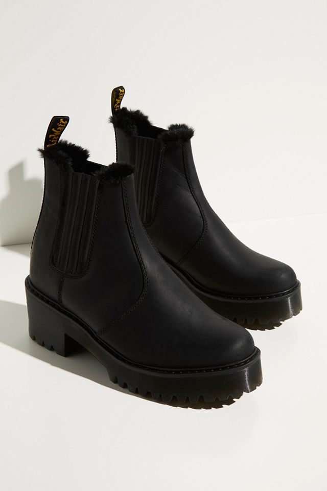 Dr martens chelsea hot sale boots with fur