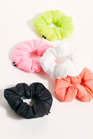Женские аксессуары для волос FP Movement Sports Puffer Scrunchie, цвет: Чёрный — фото 2