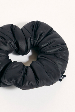 Женские аксессуары для волос FP Movement Sports Puffer Scrunchie, цвет: Чёрный — фото 4