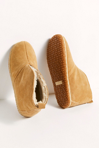Minnetonka Tucson Slippers at Free People in Cinnamon, Size: US 7