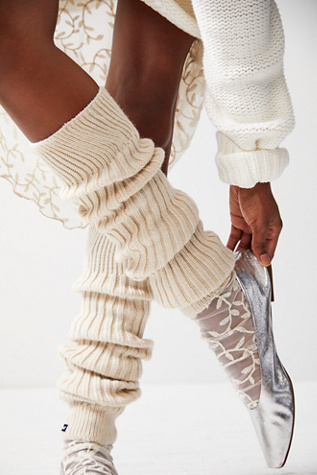 leg warmers: an unexpected comeback - Knitandnote