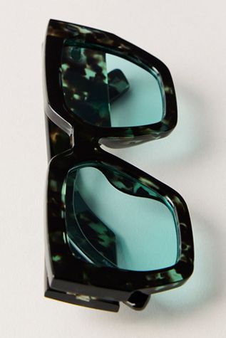 Lu Goldie Sylvie Sunglasses | Free People UK display picture 3