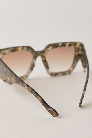 Женские солнцезащитные очки Free People Bel Air Oversized Square Sunglasses, цвет: Камуфляжный — фото 3