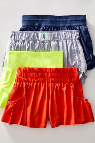 Short Get Your Flirt On par FP Movement en Scarlet, pour femme chez Free People