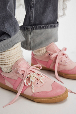 Baskets Gola Badminton Court en Rose Bébé Exclusif/Gomme, pour femme taille: US 8.5 chez Free People