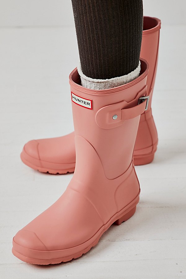 Hunter Short Wellies In Rough Pink