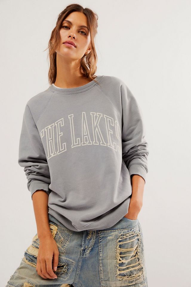 Classic 2025 crew sweatshirt