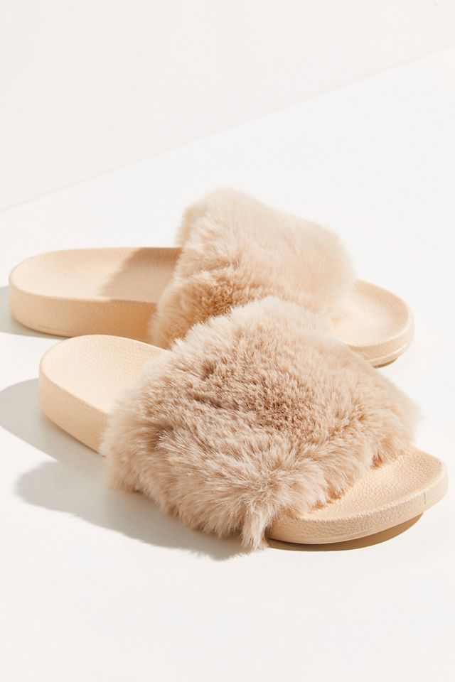 Free people 2025 fuzzy slippers