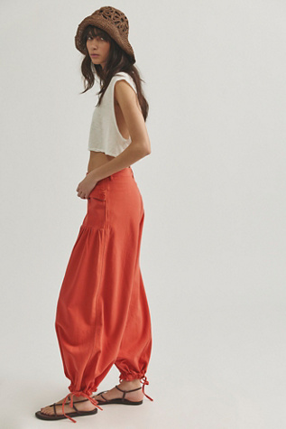 We The Free Lotus Balloon Jeans at Free People in Cayenne, Size: 31 S