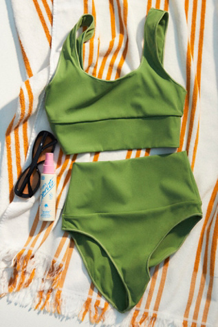 The Contour Crop Surf Top product page