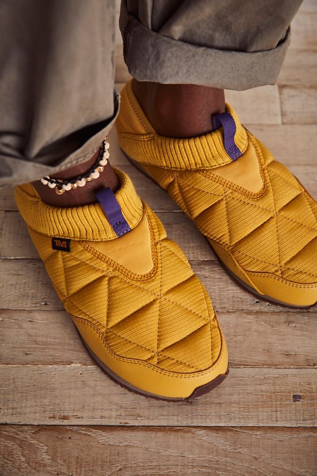 Teva store quilted shoe