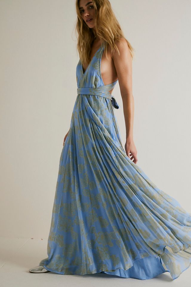 Being With You Light Blue Tie-Dye Maxi Dress  Tie dye maxi dresses, Maxi  dress, Blue tie dye dress