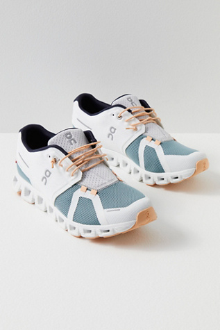 On Cloud 5 Push Sneakers In White / Cobble