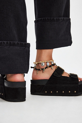 Rule Breaker Flatform Sandals