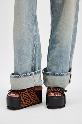 Rule Breaker Flatform Sandals