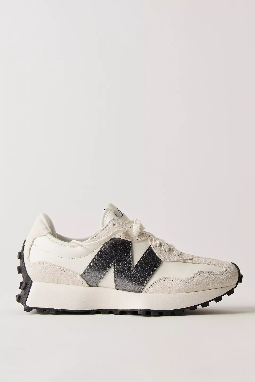 64796279_007_d 1,080×1,620 pixels