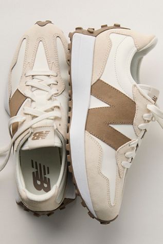 New Balance 327 Sneakers