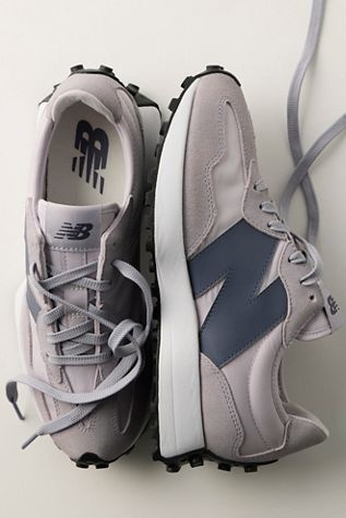 New Balance 327 Sneakers