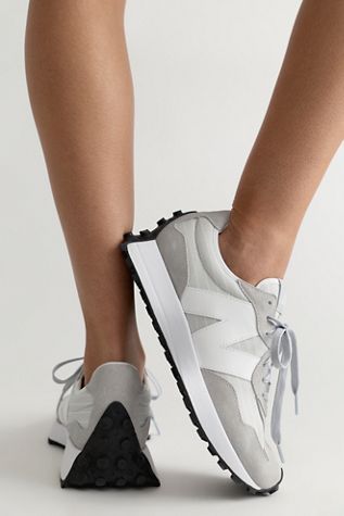 New Balance 327 Sneakers