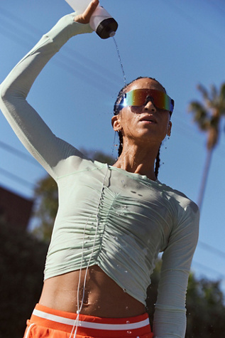 Manche Longue Froncée Tempo par FP Movement en Cactus, pour femme chez Free People