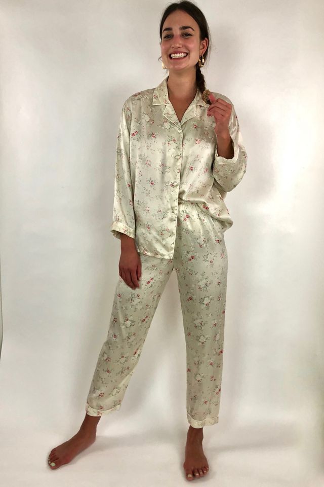 Cream Floral Patterned Preloved Silk Pajama Set Selected by Picky