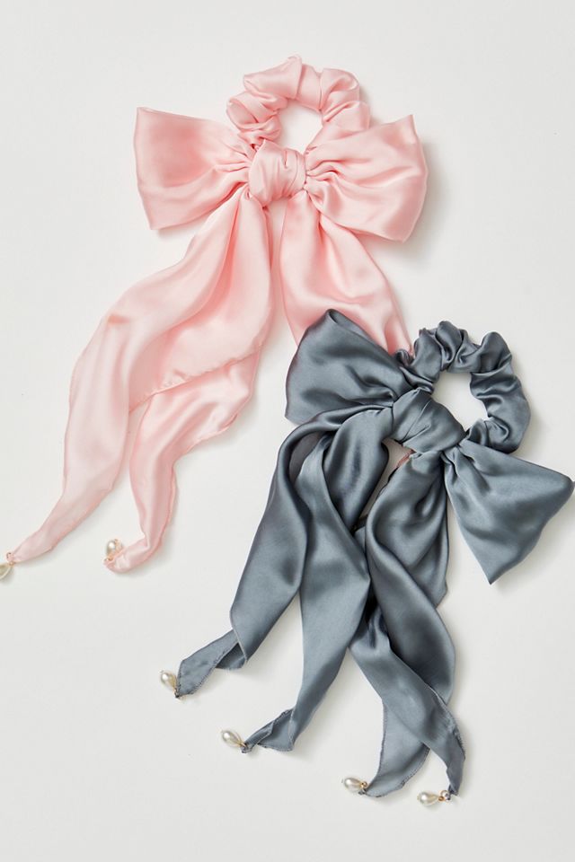 Darling Pearl Bow Pony #1