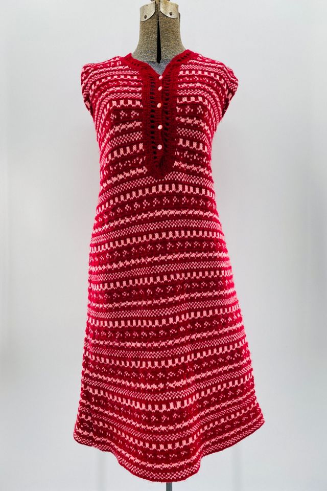 VINTAGE HAND KNIT GOWN | housecleaningmadison.com