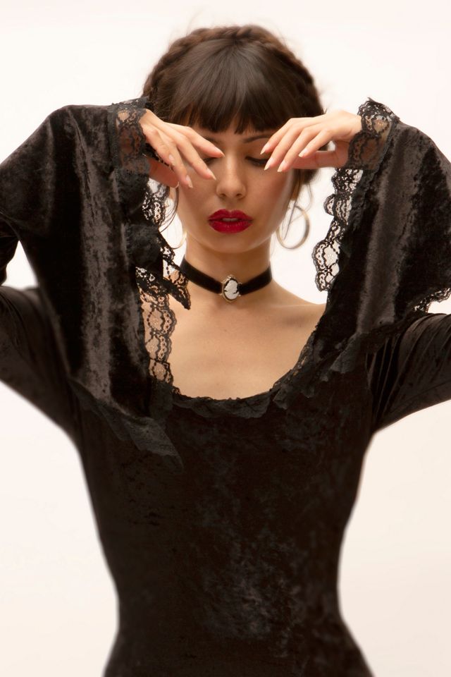 Vintage 90s black velvet and outlets lace witchy goth shirt