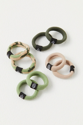 Pack d'Élastiques à Cheveux Movement par FP Movement en Camouflage, pour femme chez Free People
