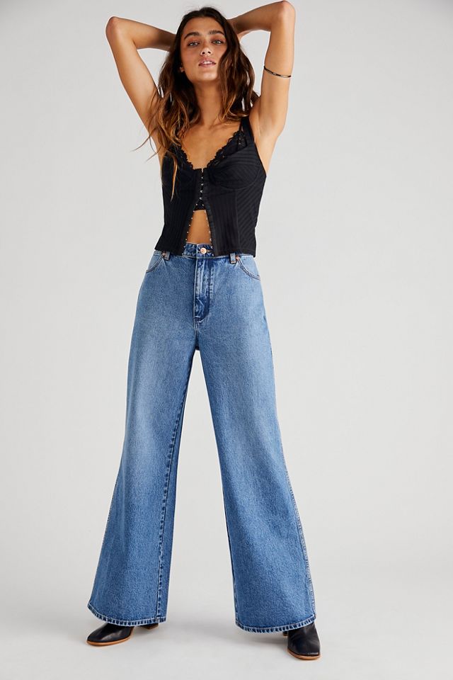 Wrangler The Bonnie Low-Slung Loose Flare Jeans | Free People UK