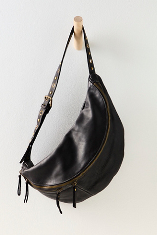 Bolsa Nova Bella Sling Bag by Free People in Black