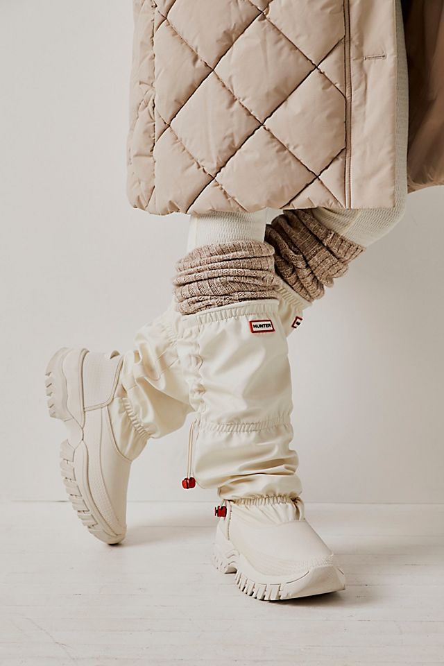 Hunter Wanderer Tall Snow Boots