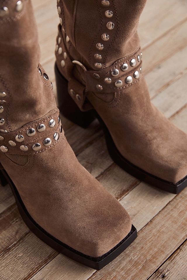 Studded on sale toe boots