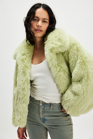 JAKKE Traci Cropped Faux Fur Coat