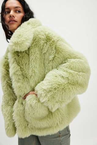 JAKKE Traci Cropped Faux Fur Coat