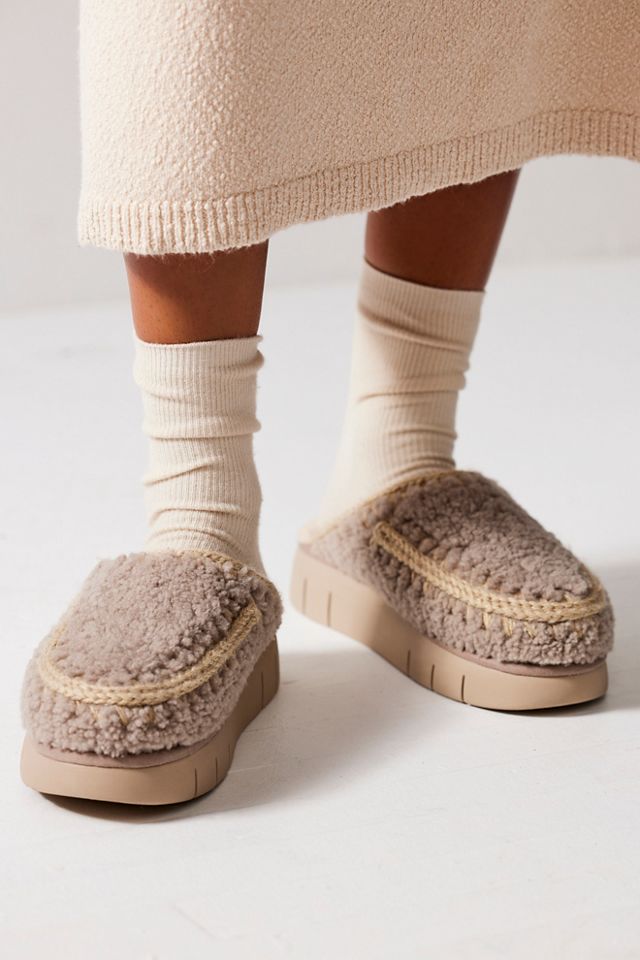 Clog best sale style slippers