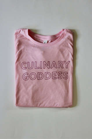 Женская футболка Overseasoned Culinary Goddess, цвет: Розовый — фото 2