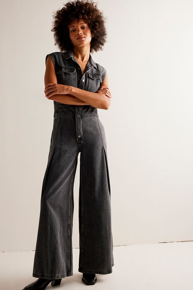 Free People CRVY Destroyed Overalls Size outlet 8 MSRP: $138