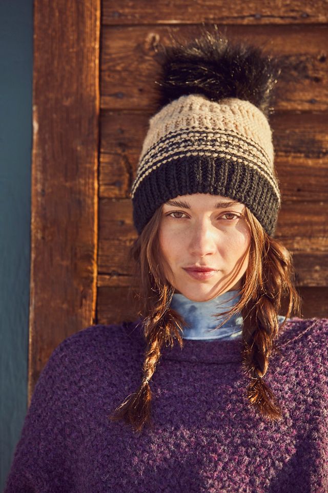Slope Stripe Pom Beanie