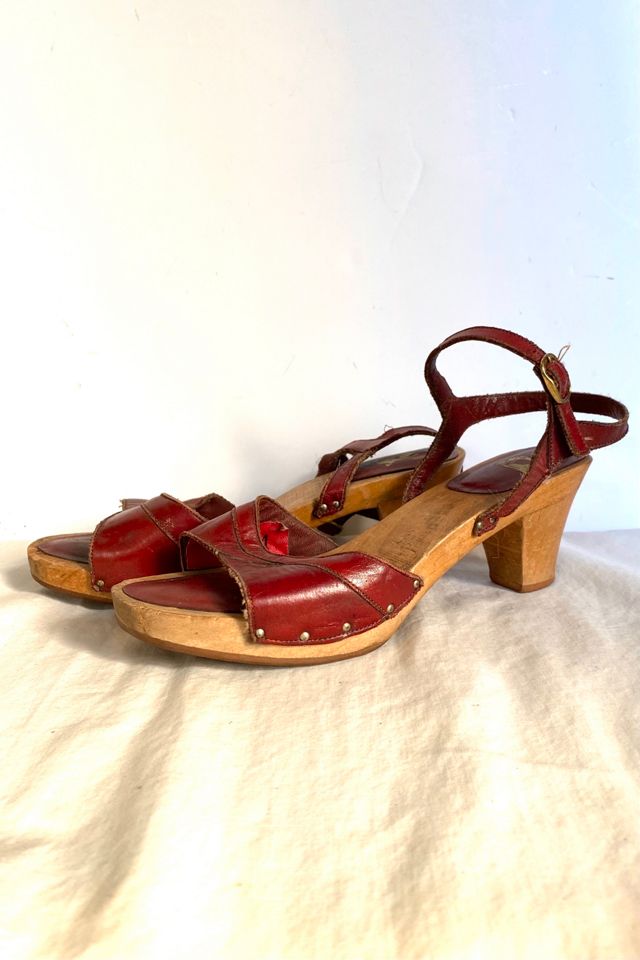 Leather T-Strap Style Sandals - Chunky Wooden Heels - TD Mercado