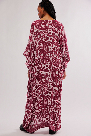 Free People Groovy Baby Maxi Kaftan, цвет: Dragon Fruit — фото 2