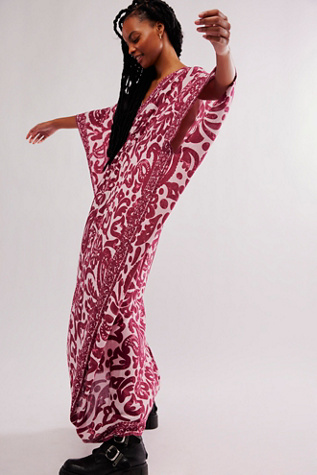 Free People Groovy Baby Maxi Kaftan, цвет: Dragon Fruit — фото 3