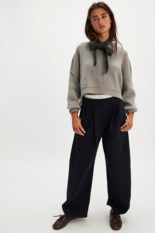 Easy Street Crop Pullover par Free People en Heather Grey, pour femme
