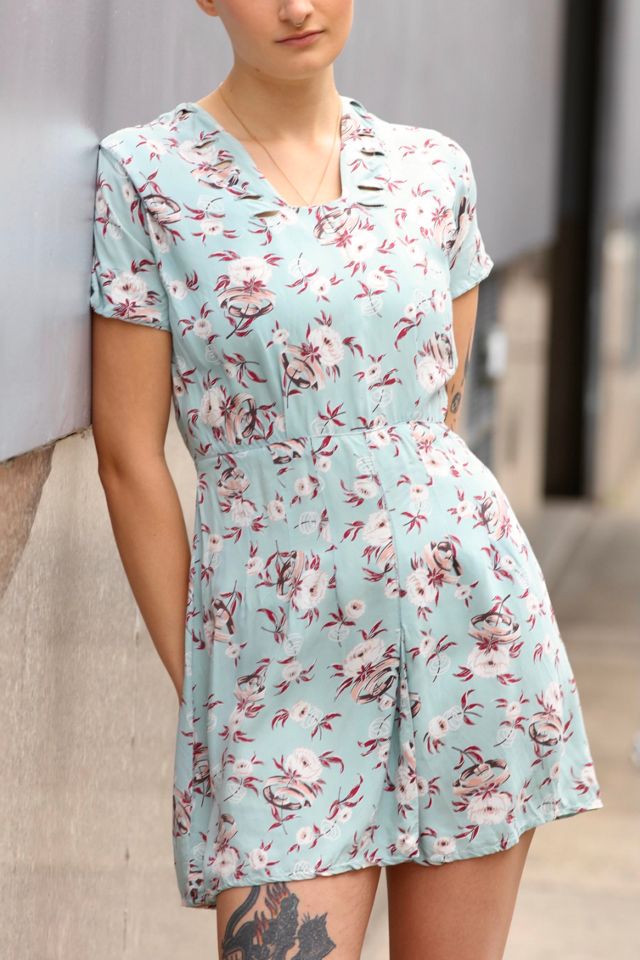 button up dress womens Linen Button-Up Shirt | Belted Casual Midi Dress Full button placket continues Egyptian Fashion Traditional Egyptian SIZE:USA 14 / EU 44 / UK 16 Neckline:SCARF
