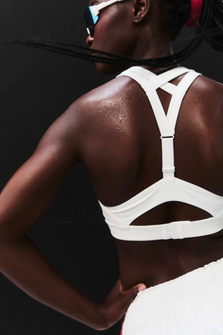 Run Racer Bra par FP Movement en White, pour femme taille: S chez Free People