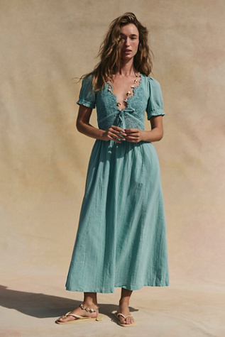 chinese dress ladies Green Floral Lace Fitted Short Sleeve Midi Dress main image 1