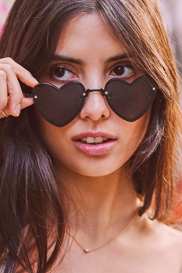 Black heart hot sale shaped sunglasses