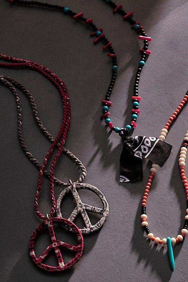 DR. COLLECTORS | Bandana Peace Sign Necklace