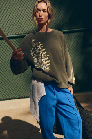 All Star Buti Logo Pullover par FP Movement en Sport Cendré, pour femme taille: XL chez Free People